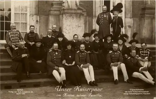 Unser Kaiser im Kreise seiner Familie -237198