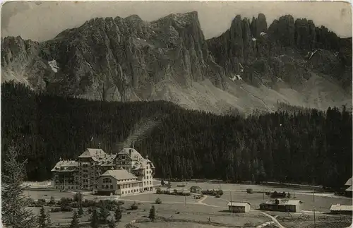 Karrersee Hotel gegen Latemar -239472