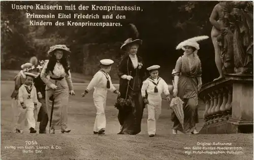 Unsere Kaiserin mit der Kronprinzessin -240386