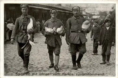 Soldaten mit Gänsen vom Markt -279748