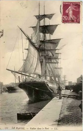 Le Havre - Voilier dans le Port -220442