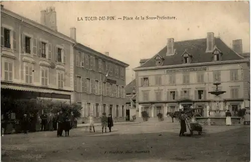 LA tour du Pin - Place de la Sous Prefecture -220770