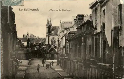 La Delivrande - Place de la basilique -220638