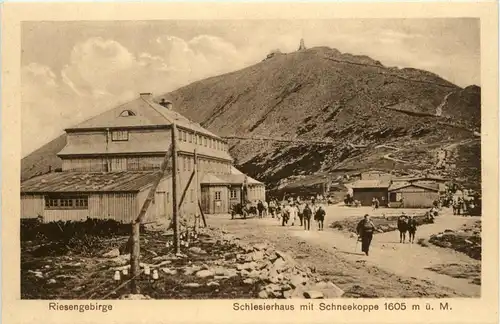 Schlesierhaus mit Schneekoppe -227680