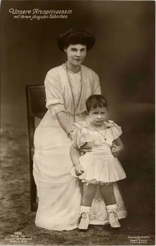 Kronprinzessin Cecilie mit sohn -230768