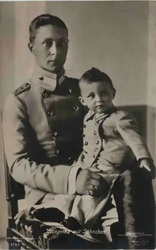 Kronprinz Friedrich Wilhelm mit Söhnchen -230716