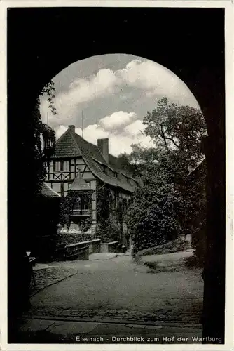 Eisenach - Durchblick zum Hof der Wartburg -263624