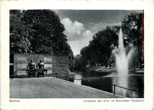 Bochum - Ehrenmal der 67er im Bochumer Stadtpark -264022