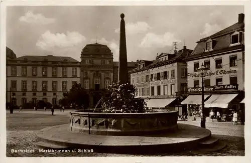 Darmstadt - Marktbrunnen und Schloss -264172