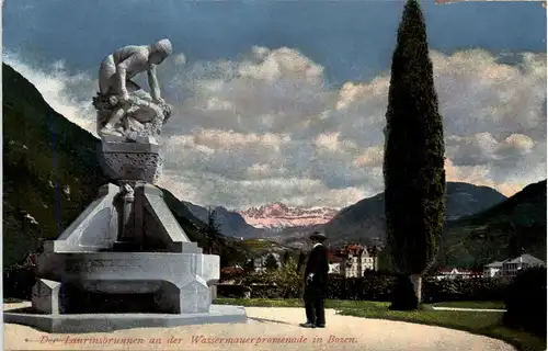 Der Laurinsbrunnen in Bozen -281484