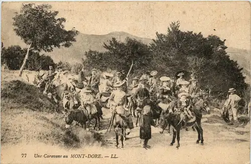 Une Caravane au Mont-Dore -282494