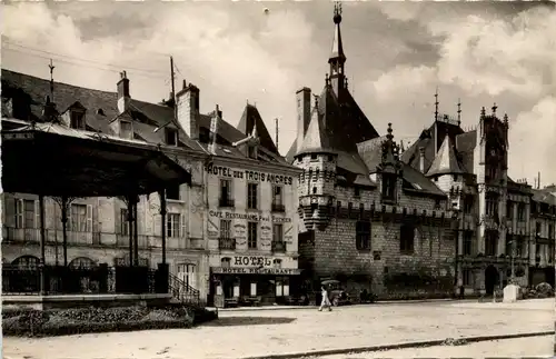 Saumur - Place de la Republique -281836