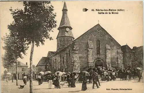 Neris les Bains - Sortie de la Messe -282280