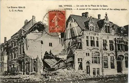Ypres - Un coin de la Place de la Gare -283482