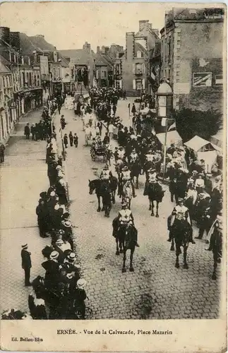 Ernee - Vue de la Calvacade - Place Mazarin -282498