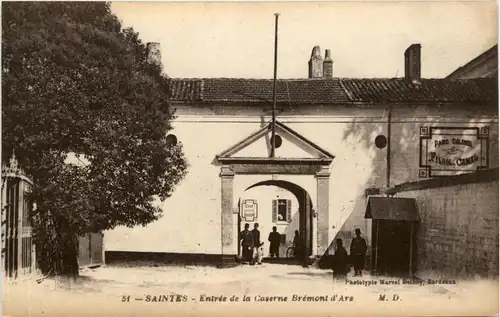 Saintes - Entree de la Caserne Bremont d Ars -282226