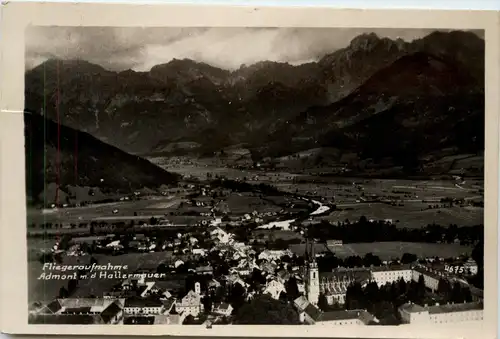 Admont und Gesäuse/Steiermark -Fliegeraufnahme Admont mit den Hallermauern -316644