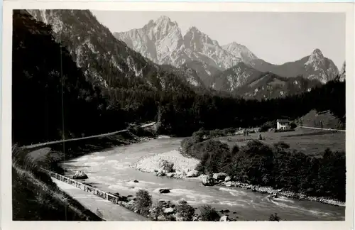 Admont und Gesäuse/Steiermark - Gesäuse: Strasse mit Reichenstein -317246