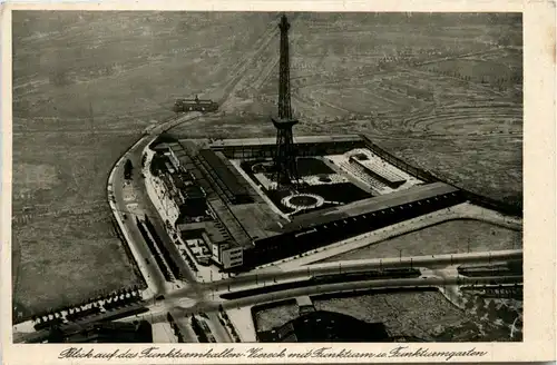 Berlin, Blick auf das Funkturmhallen-Viereck mit Funkturm und Funkturmg. -318844