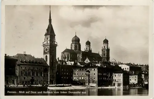 Passau, Blick auf Dom und Rathaus vom linken Donauufer aus -319380