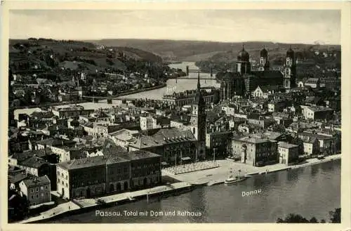 Passau/Bayern - Passau, Total mit Dom und Rathaus -319750