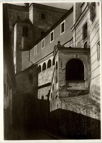 Passau, Innbruckgasse mit bischöflichen Palais -319448