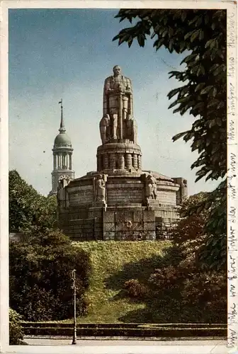Hamburg, Bismarckdenkmal mit Michaeliskirche -319266