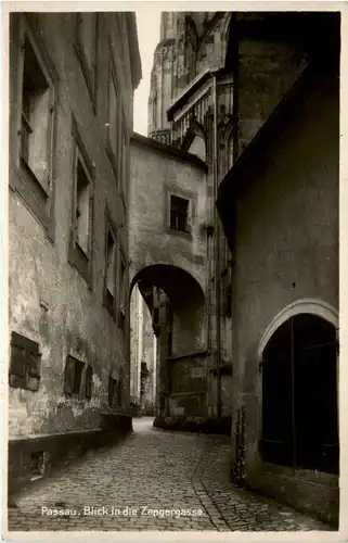 Passau/Bayern - Passau, Blick in die Zengergasse -319606