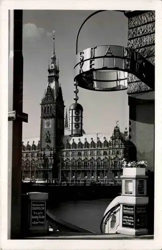 Hamburg/div. Stadtteile - Blick aufs Rathaus -320578