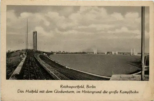 Berlin, Reichssportfeld, Das Maifeld mit dem Glockenturm -320074