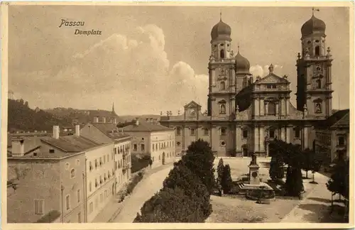 Passau/Bayern - Passau, Domplatz -320984