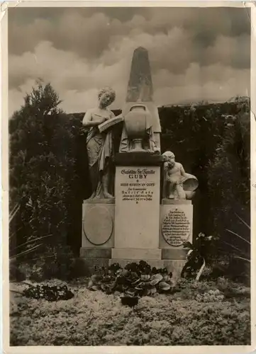 Passau/Bayern - Friedhof St. Severin Grabstätte der Familie Guby -321276