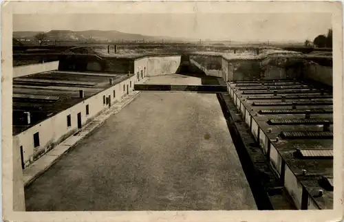 Povestny ctvrty dvür v Male pevnosti v Terezine -284556