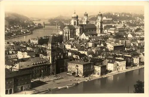 Passau/Bayern - Passau, Partie an der Donau -320938
