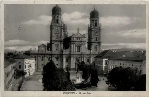 Passau/Bayern - Passau, Domplatz -319660