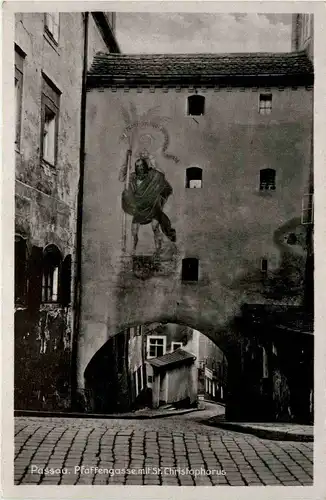 Passau/Bayern - Passau - Pfaffengasse mit St. Christopherus -320838