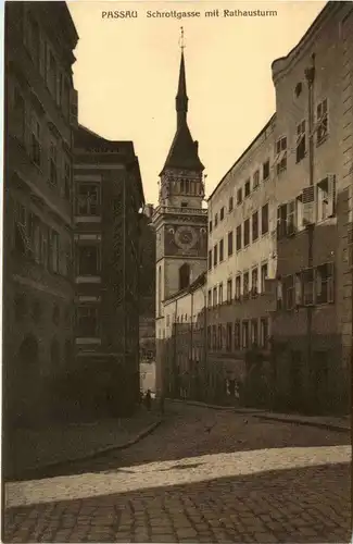 Passau/Bayern - Passau - Schrottgasse mit Rathausturm -320808