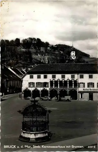 Bruck a.d. Mur, Kornmesserhaus mit Brunnen -322630