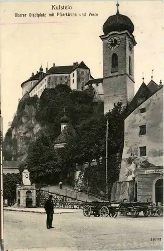 Kufstein - Oberer Stadtplatz mit Pfarrkirche und Feste -321940