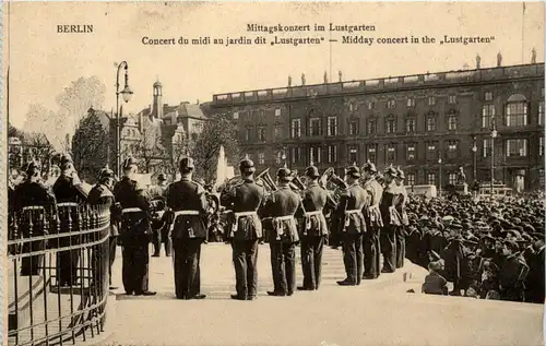 Berlin - Mittagskonzert im Lustgarten -239926