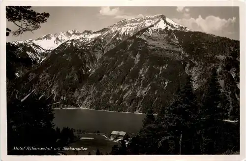 Achensee/Tirol Orte und Umgebung, Hotel Achenseehof mit Seekarspitze -324498