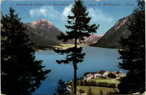 Achensee, Pertisau, mit Fürstenhaus gegen die kirchenspitze -324574