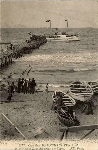 Ostseebad Brunshaupten - Abfahrt eines Lokaldampfers bei Sturm -279920