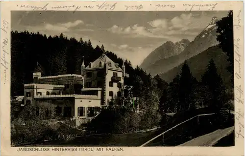 Hinterriss: Jagdschloss mit Falken -326152