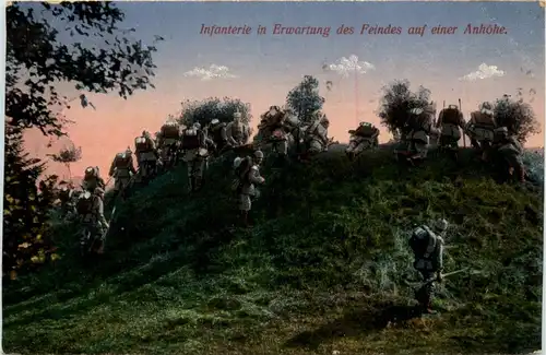 Infanterie in Erwartung des Feindes auf einer Anhöhe -292646