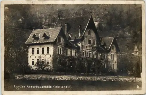 Landes Ackerbauschule Grottenhof -295772