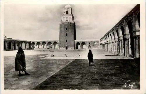 Kairouan - Cour de la Gande Mosquees -401950