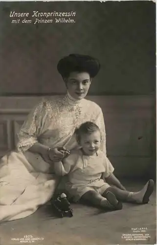 Kronprinzessin Cecilie mit Prinz Wilhelm -230770