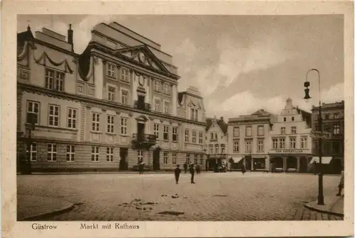 Güstrow - Markt mit Rathaus -402410