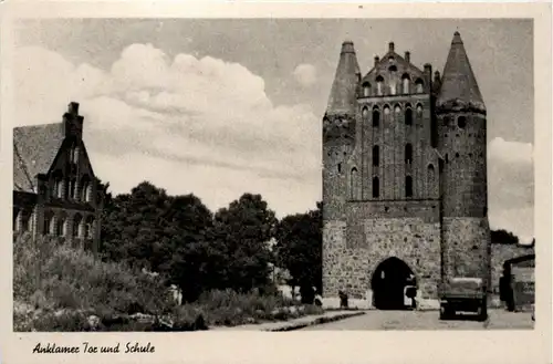 Friedberg - Anklamer Tor und Schule -331116